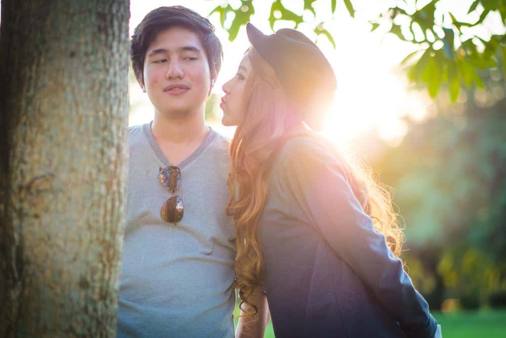 September 30, 2025 Men And Women Were Kissing Nature On A Bright Day